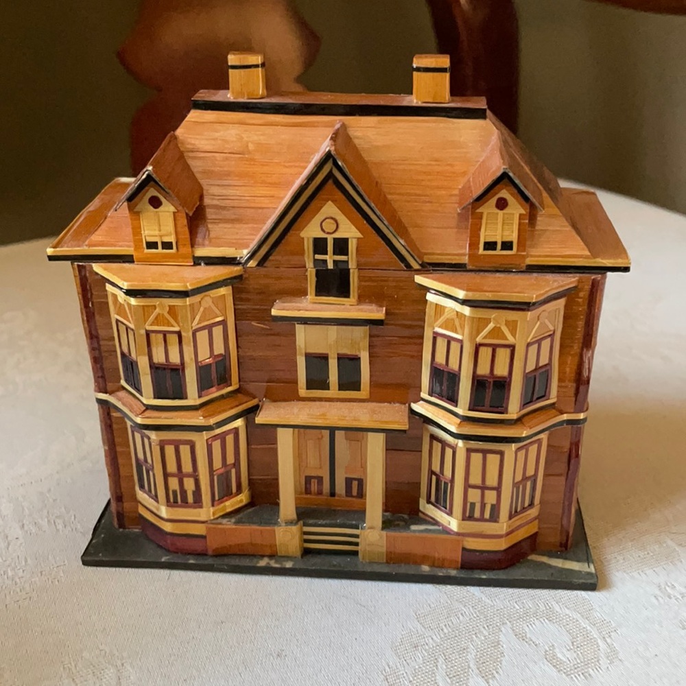 Vintage Victorian colonial bamboo, straw, wheat house opens into a trinket box